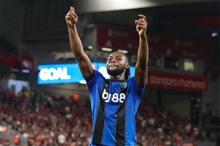 ذا أثلتيك: سيمينيو حسم مستقبله ووافق على الانتقال إلى أحد أندية الدوري الإنجليزي