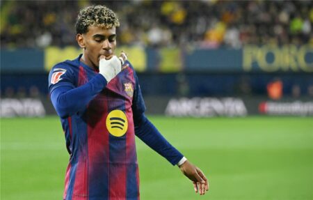 سبب إشارة لامين يامال احتفالاً بهدفه في مباراة برشلونة وفياريال