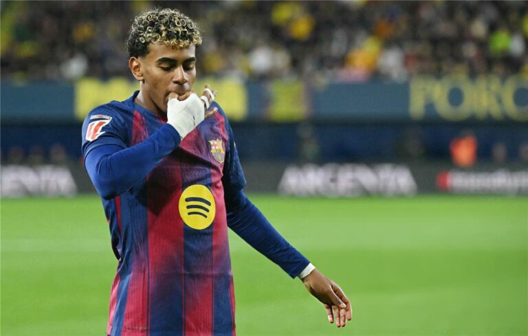 سبب إشارة لامين يامال احتفالاً بهدفه في مباراة برشلونة وفياريال