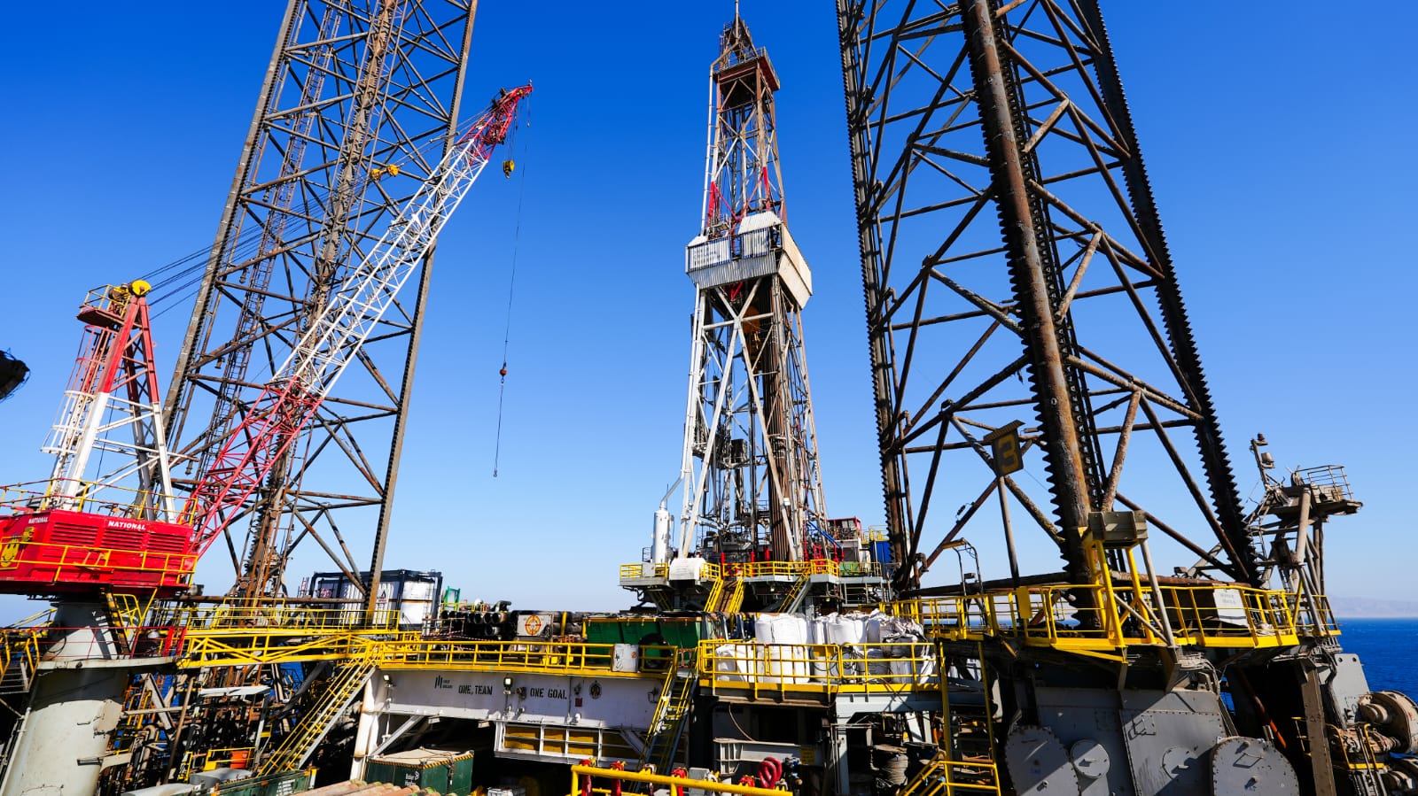 وزير البترول يتفقد أعمال حفر أول بئر ببرنامج إيني الإيطالية في خليج السويس وسيناء