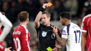 كيث هاكيت: نجم توتنهام كان محظوظًا لعدم طرده في مباراة ليفربول