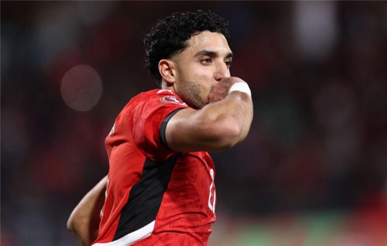 للعام الثاني تواليًا.. عمر مرموش بين دكة جوارديولا وطموح جديد في الدوري الإنجليزي