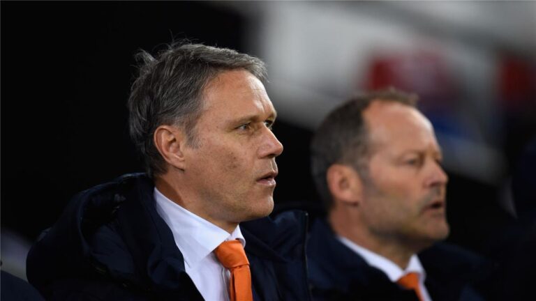 فان باستن: لاعب برشلونة الأفضل في العالم.. وسيستمر في حالة واحدة