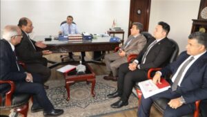 وزير الزراعة يستقبل نقيب البيطريين لبحث تنمية موارد النقابة وملف "كلاب الشوارع"