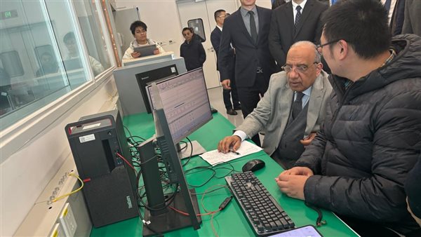 وزير الكهرباء يزور معامل اختبارات أنظمة بطاريات تخزين الطاقة التابعة لشركة هواوي