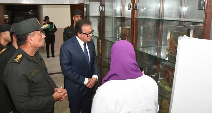 كلية الطب بالقوات المسلحة تستقبل الدكتور خالد عبد الغفار نائب رئيس مجلس الوزراء للتنمية البشرية ووزير الصحة والسكان.. شاهد