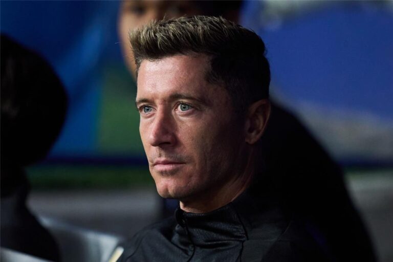 ليفاندوفسكي يكسر صمته حول مستقبله مع برشلونة ويحدد أهدافه في نهاية مسيرته