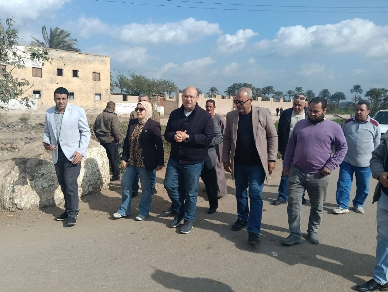 نائب محافظ الجيزة يتفقد عددا من المشروعات الخدمية بمركز منشأة القناطر