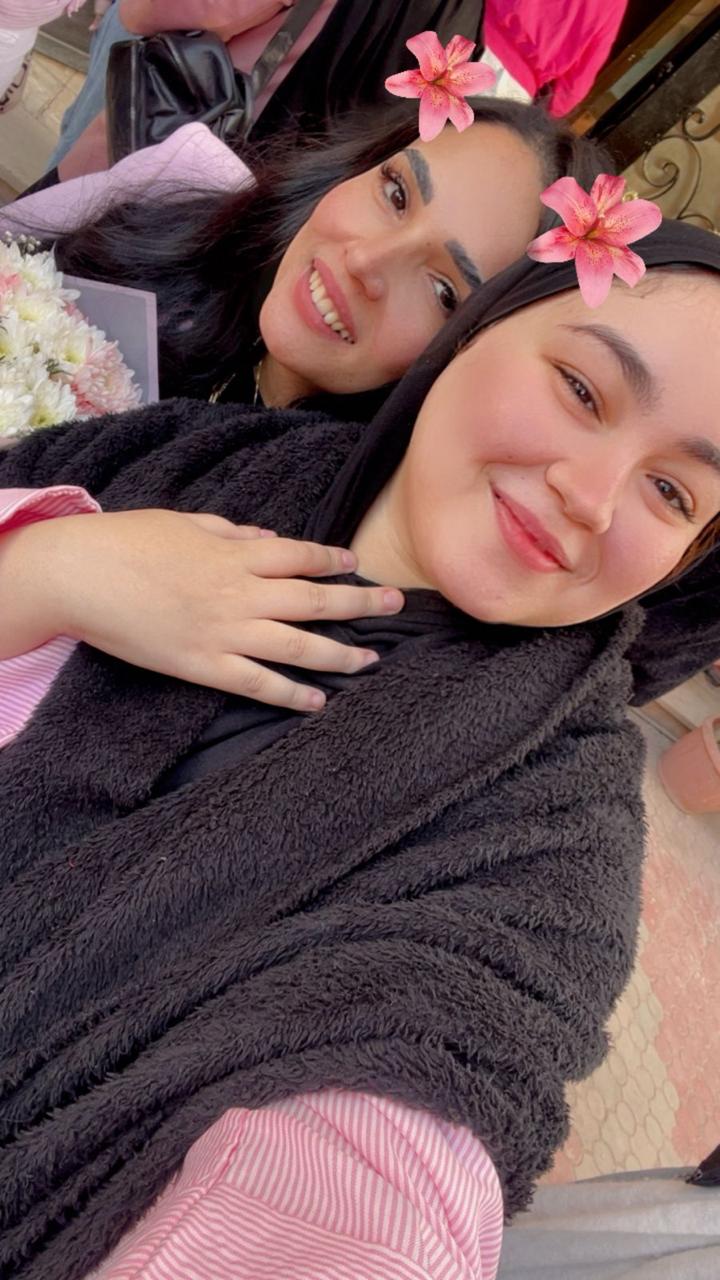 مشهد وفاء بكلية التربية النوعية.. طلاب يكرّمون الدكتورة غادة عبد الرحيم لمسيرتها الإنسانية والعلمية