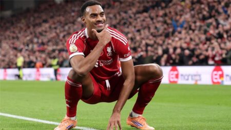 جرافنبيرخ مشيدًا بزميله في ليفربول: من الرائع اللعب معه.. ويسهل علي الأمور كثيرًا