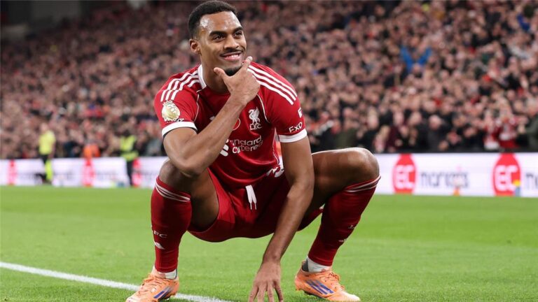 جرافنبيرخ مشيدًا بزميله في ليفربول: من الرائع اللعب معه.. ويسهل علي الأمور كثيرًا