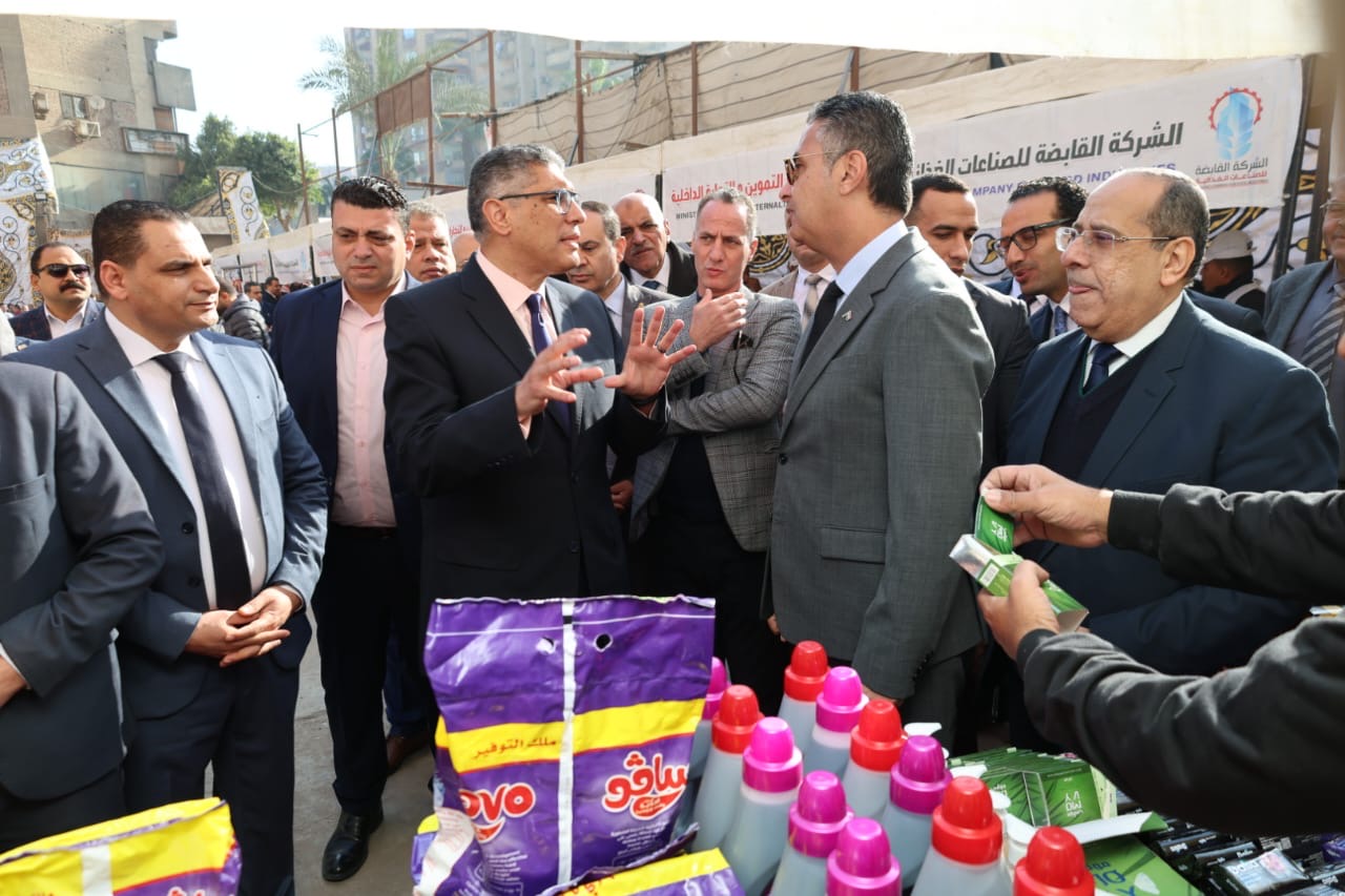 وزير التموين ومحافظ الجيزة يفتتحان سوق «اليوم الواحد» بشارع فيصل 1 وزير التموين ومحافظ الجيزة يفتتحان سوق «اليوم الواحد» بشارع فيصل