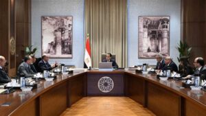 رئيس الوزراء يتابع خطة التوسّع في طرح المزيد من الشركات بالبورصة خلال العام المقبل