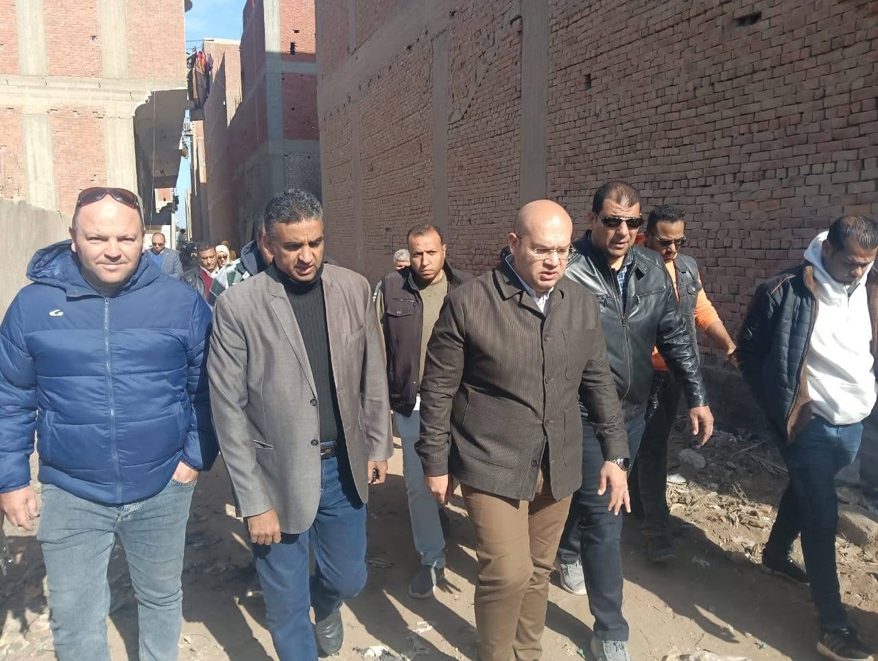 نائب محافظ الجيزة يتفقد أعمال التطوير والتوسعة بطريق الحفرية الرصف