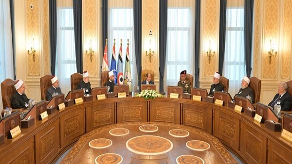 السيسي ودعاة الأوقاف يؤكدان أهمية تحديث مناهج الأزهر وإدماج مواد تتعلق بالأمن القومي السيسي ودعاة الأوقاف يؤكدان أهمية تحديث مناهج الأزهر وإدماج مواد تتعلق بالأمن القومي