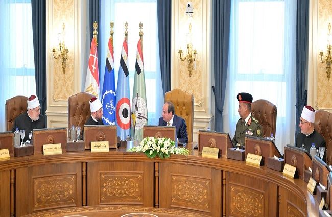 السيسي يستقبل وزير الدفاع ويشهد اختبارات كشف الهيئة لحاملي الدكتوراه من دعاة الأوقاف