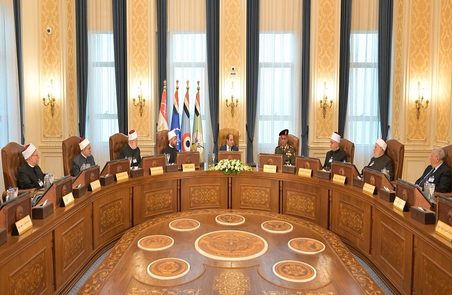 السيسي يستقبل وزير الدفاع ويشهد اختبارات كشف الهيئة لحاملي الدكتوراه من دعاة الأوقاف