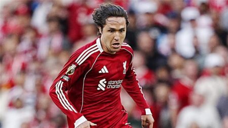 كييزا يشعل الصراع بين عملاقي الدوري الإيطالي لضمه من ليفربول