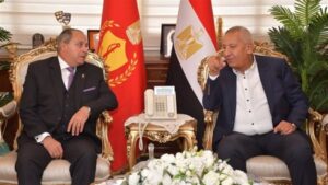 محافظ بورسعيد يجتمع ب كامل أبو علي لمتابعة تطورات النادي المصري