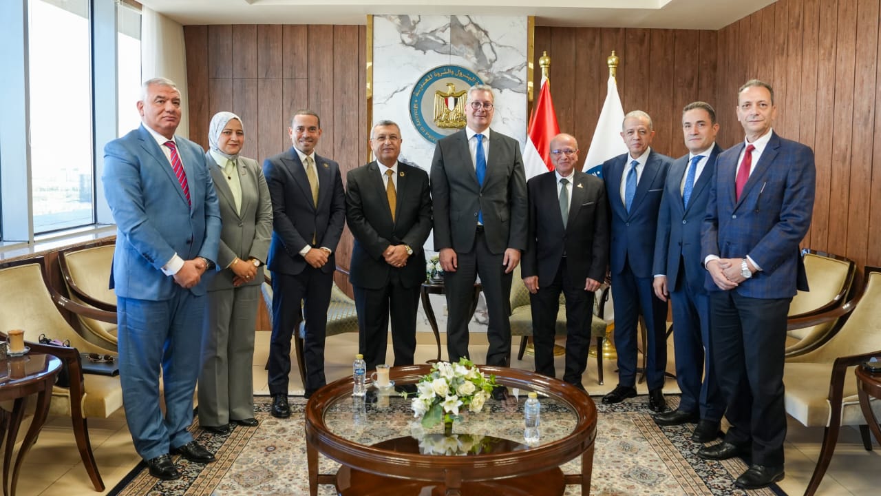 وزير البترول يستقبل هيئة مكتب لجنة الطاقة والبيئة والقوى العاملة بمجلس الشيوخ 5 وزير البترول يستقبل هيئة مكتب لجنة الطاقة والبيئة والقوى العاملة بمجلس الشيوخ