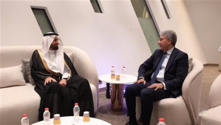 وزير السياحة والآثار يبحث مع نظيره السعودي سبل التعاون في موسم الحج والعمرة