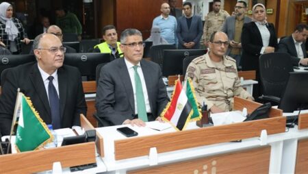 محافظ الجيزة يتابع أعمال غلق لجان انتخابات مجلس النواب في اليوم الأول لجولة الإعادة