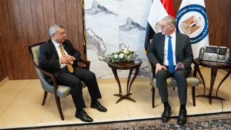 وزير البترول يستقبل هيئة مكتب لجنة الطاقة والبيئة والقوى العاملة بمجلس الشيوخ وزير البترول يستقبل هيئة مكتب لجنة الطاقة والبيئة والقوى العاملة بمجلس الشيوخ