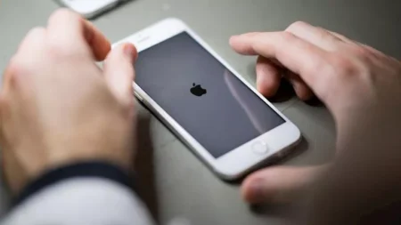 بعد تحذيرات جوجل وآبل.. 6 نصائح لحماية هاتفك من الاختراق بعد تحذيرات جوجل وآبل.. 6 نصائح لحماية هاتفك من الاختراق