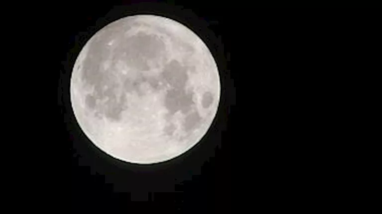 القمر العملاق الأخير في 2025 يزين سماء ديسمبر.. تفاصيل القمر العملاق الأخير في 2025 يزين سماء ديسمبر.. تفاصيل