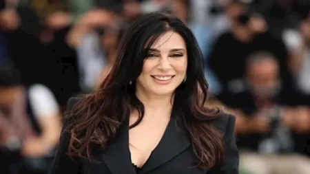 بإطلالة راقية نادين لبكي تخطف الأضواء في ختام مهرجان البحر الأحمر بإطلالة راقية نادين لبكي تخطف الأضواء في ختام مهرجان البحر الأحمر