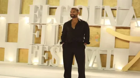 كريم فهمي يكشف عن موقف محرج تعرض له في أول "ديت" .. فيديو