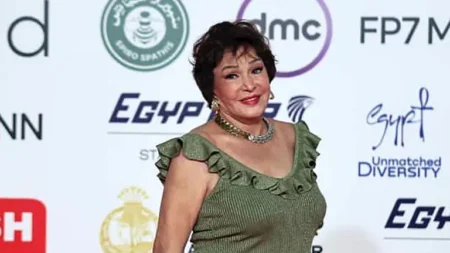 فستان أسود شفاف.. لبلبة تخطف الأنظار على السجادة الحمراء بإطلالة ملفتة فستان أسود شفاف.. لبلبة تخطف الأنظار على السجادة الحمراء بإطلالة ملفتة