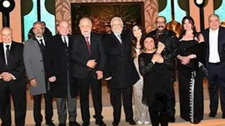 فرحة أبو العروسة.. هنيدي يحتفل بزفاف ابنته وسط نجوم الفن فرحة أبو العروسة.. هنيدي يحتفل بزفاف ابنته وسط نجوم الفن