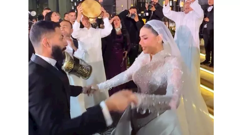 بالصور- لقطات رومانسية بين فريدة ابنة محمد هنيدي وزوجها من حفل زفافها بالصور- لقطات رومانسية بين فريدة ابنة محمد هنيدي وزوجها من حفل زفافها