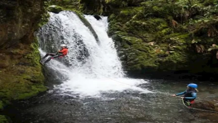 18 صورة للبحيرة الأنقى في العالم والتي كانت تُستخدم لتنظيف عظام الموتى 18 صورة للبحيرة الأنقى في العالم والتي كانت تُستخدم لتنظيف عظام الموتى