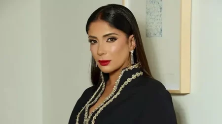 الأبيض يليق بها.. 7 صور ومعلومات عن إطلالة منى زكي الأبيض يليق بها.. 7 صور ومعلومات عن إطلالة منى زكي