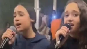 بالفيديو| تاليا تامر حسني وكنده كريم عبدالعزيز تخطفن الأنظار والجمهور: "نسخة من آبائهم"