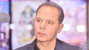 رامي إمام ينعى عمته ويطلب من جمهوره الدعاء