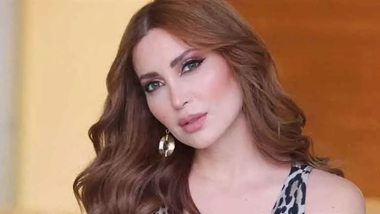 نسرين طافش بلوك ناعم.. لماذا اختارت اللون الأسود؟ نسرين طافش بلوك ناعم.. لماذا اختارت اللون الأسود؟