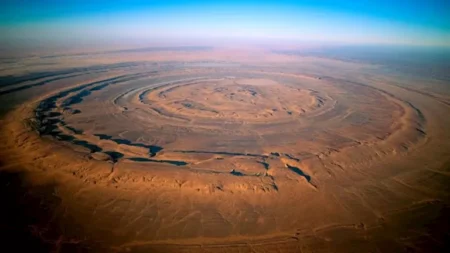 بينها "برج الشياطين".. 8 عجائب تكشف الوجه الأكثر غرابة لكوكب الأرض