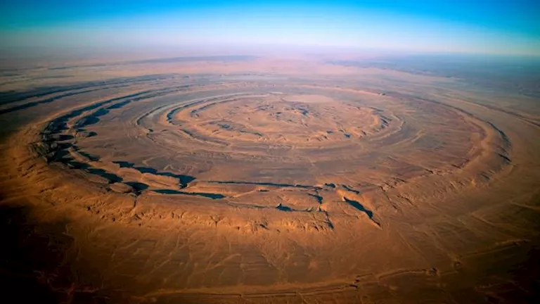 بينها "برج الشياطين".. 8 عجائب تكشف الوجه الأكثر غرابة لكوكب الأرض بينها "برج الشياطين".. 8 عجائب تكشف الوجه الأكثر غرابة لكوكب الأرض