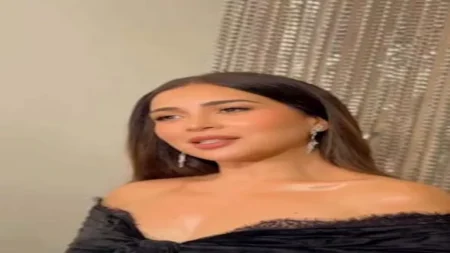 "الأسود يليق بهما".. مي عز الدين وزوجها يخطفان الأنظار بإطلالة ساحرة