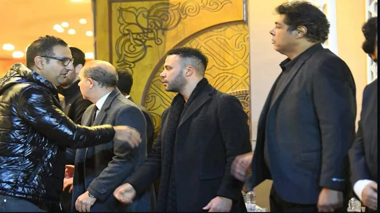 عمرو يوسف يصل عزاء شقيقة الزعيم عادل إمام ويواسي محمد ورامي إمام عمرو يوسف يصل عزاء شقيقة الزعيم عادل إمام ويواسي محمد ورامي إمام