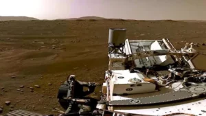 سلحفاة وأسراب من العناكب".. ناسا تنشر صورًا نادرة على سطح المريخ"