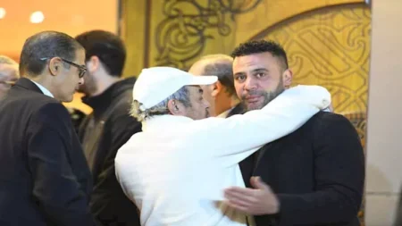 علاء مرسي ودنيا عبدالعزيز ومحمد أبو داوود في عزاء شقيقة عادل إمام (صور) علاء مرسي ودنيا عبدالعزيز ومحمد أبو داوود في عزاء شقيقة عادل إمام (صور)