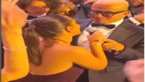 عمرو دياب يغني مع ابنته بحفل زفاف ويعلق:"صحابها قالولي هي اللي نجحتك"(فيديو)