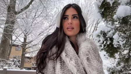 ميرنا نور الدين تستمتع بالأجواء الشتوية وسط الثلج من أحدث ظهور