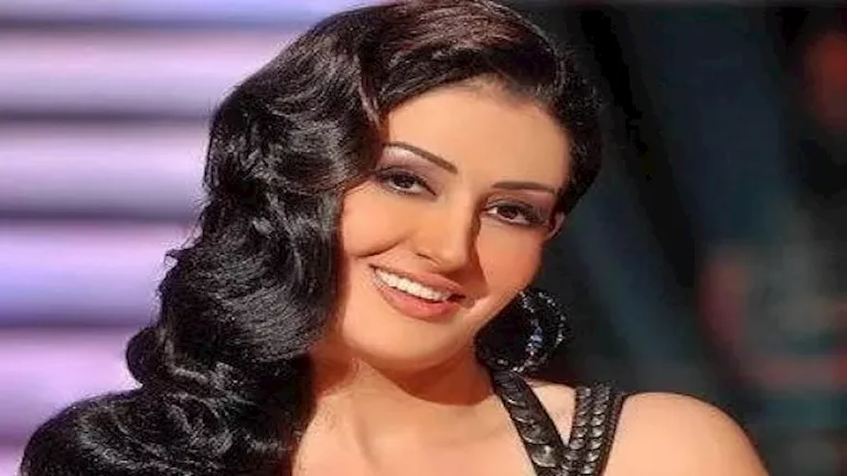 غادة عبد الرازق بـ لوك كاجوال.. لماذا اختارت اللون الأسود؟ غادة عبد الرازق بـ لوك كاجوال.. لماذا اختارت اللون الأسود؟