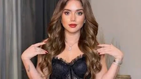 رنا رئيس بفستان جريء.. كيف نسقت اللوك؟