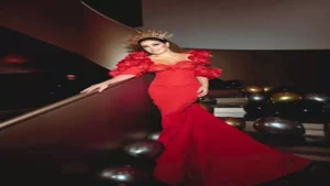 جومانا مراد تتألق بفستان أحمر في أحدث جلسة تصوير